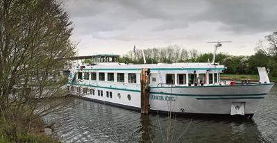 Jan Harnisch bietet zudem mit der MS Lutherstadt Wittenberg Flussschiff- sowie Flusskreuzfahrten auf Saale und Elbe an. Anfang des Jahres nun haben die beiden Kapitäne gemeinsam ein Schiff erworben.