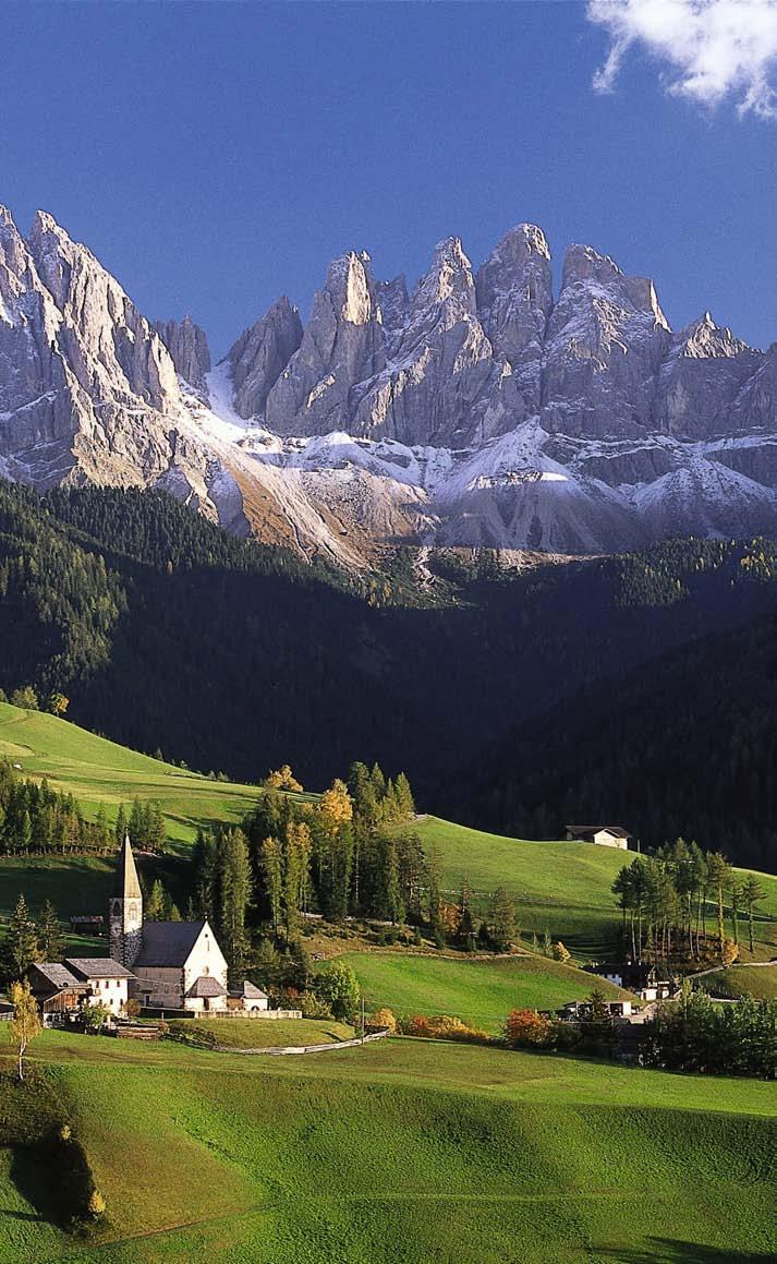 > AUFTAKT Seit vielen Jahren schon sind die Dolomiten ein beliebtes Reiseziel von Bergsteigern, Naturliebhabern und Wanderern.