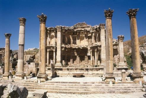 Höhepunkte der Reise Ausflug zu den berühmten Stätten der Antike nach Um Qais, Jerash und Ailoun Wüstenschlösser Qazr al-azraq und Qusair Amra (UNESCO-Kulturdenkmal) Berühmter Jesus-Berg Nebo Petra