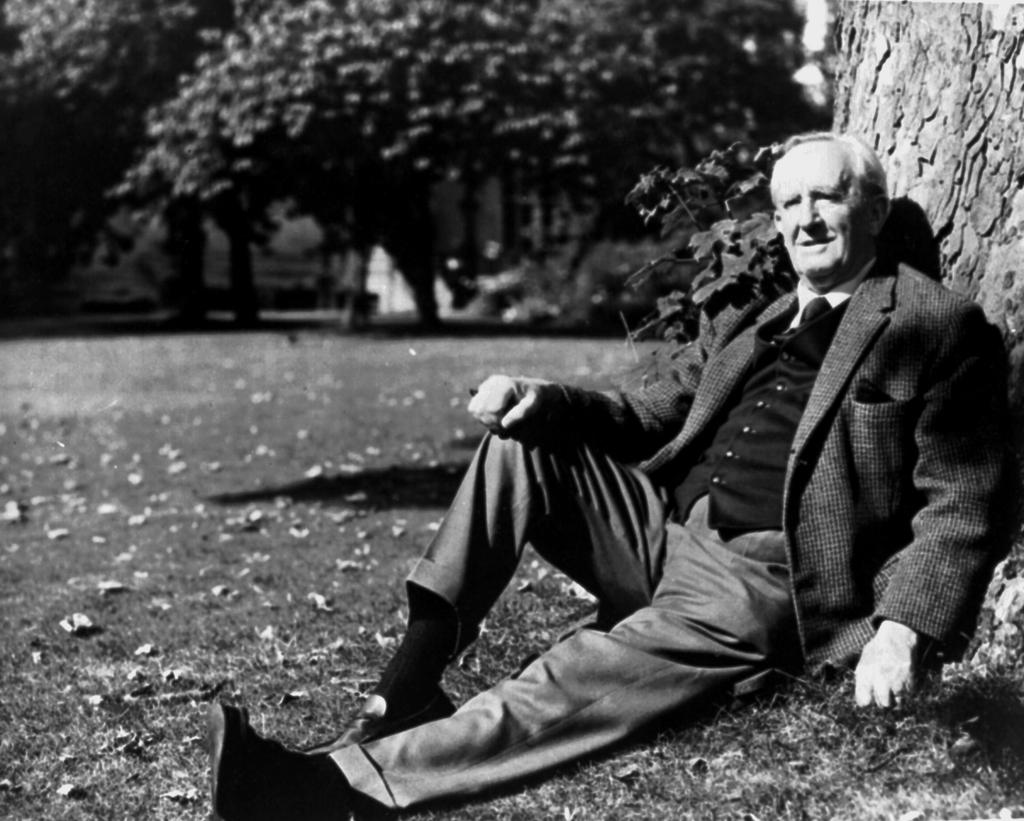 3. Wer war Tolkien? geboren in Südafrika, gelebt und gestorben in England einer der bedeutendsten Schriftsteller des 20.