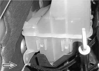 D 6 - Zentraldeckel am Heizgerät wieder aufstecken Zur Befestigung sind nur die im Lieferumfang beiliegenden Spezialstehbolzen Typ EJOT PT zu verwenden (Anzugsdrehmoment 0 Nm)!