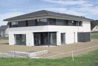 1970 wurde der Neubau einer 2-stöckigen Werkhalle mit Anbau eines Mehrfamilienhauses, in Lenggenwil realisiert.