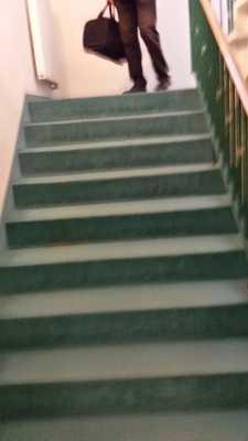 Treppe im Haus B Treppe in Haus B Über die Treppe sind zu erreichen: Zimmer