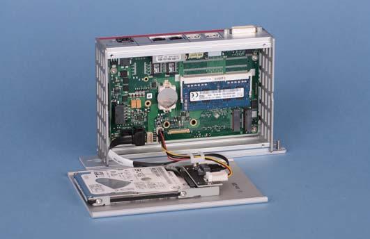 3 Zugang zur den Speichermedien und der Batterie Der C6905-0010 kann neben der Grundausstattung mit CFast-Karte auch mit einem HDD- oder SSD- Laufwerk geliefert werden.