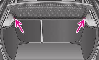 Sitzen und Verstauen 63 Gepäckraumabdeckung* Die Gepäckraumabdeckung hinter den Kopfstützen können Sie zur Ablage von leichten und weichen Gegenständen verwenden. Vorsicht!