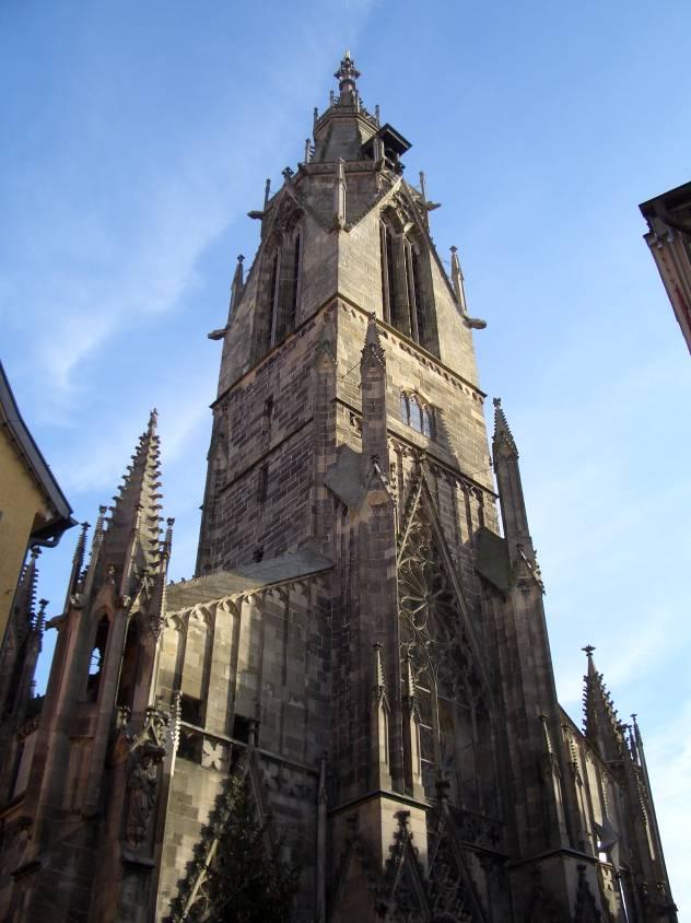 Marienkirche Station 11 In 96 Jahren, von 1247 bis 1343 wurde unter verschiedenen Baumeistern, deren Namen wir leider nicht kennen, im gotischen Baustil die Marienkirche errichtet.