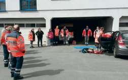 Mitglieder der Helfer vor Ort bei einer Ausbildung -denn im Notfall zählt jede Minute bis zum Eintreffen des Rettungsdienstes.