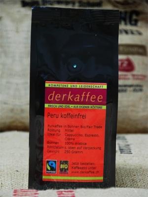 4 DUNKEL Bio / Fairtrade Unsere frisch und dunkel geröstete Kaffeemischung. Der Espresso kräftig und erdig, viel Röstaroma und mit wenig Zucker angenehm karamellig. Perlt in die Tasse wie in Italien.