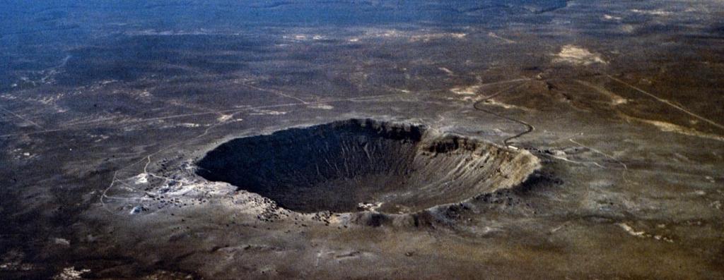 4.312 Zeichen Abdruck honorarfrei Beleg wird erbeten Der Barringer-Krater in Arizona / USA, der beim Einschlag des Meteoriten Canyon Diablo entstand. Foto: D. Roddy, U.S. Geological Survey.