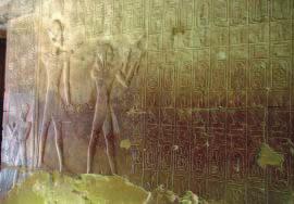 Der hochverehrte Osiris, Gott der Toten und der Unterwelt, soll hier gelebt und - nachdem er von seinem Bruder Seth