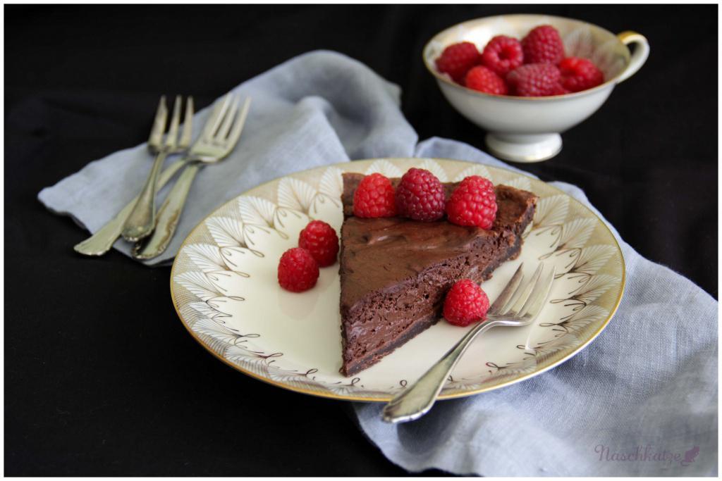Eine ausgewogene Ernährung gelingt mit einem Stück Schokolade in jeder Hand. Oder doppelt Schokolade in einem Kuchen! Oder so ähnlich.