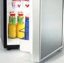 CoolMatic CRP Klein, smart, günstig! Kompakt-Kühlschrank in edler Optik Seine silbermatte Dekorplatte ist ein echter Hingucker.