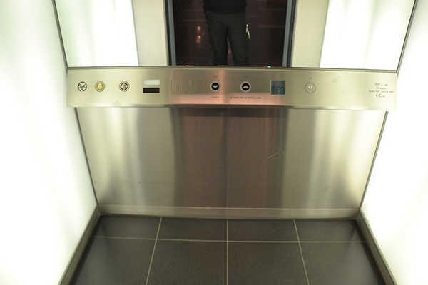 150 cm Lichte Durchgangsbreite der Aufzugtür: 110 cm Kabinengröße innen - Breite: 150 cm Kabinengröße innen