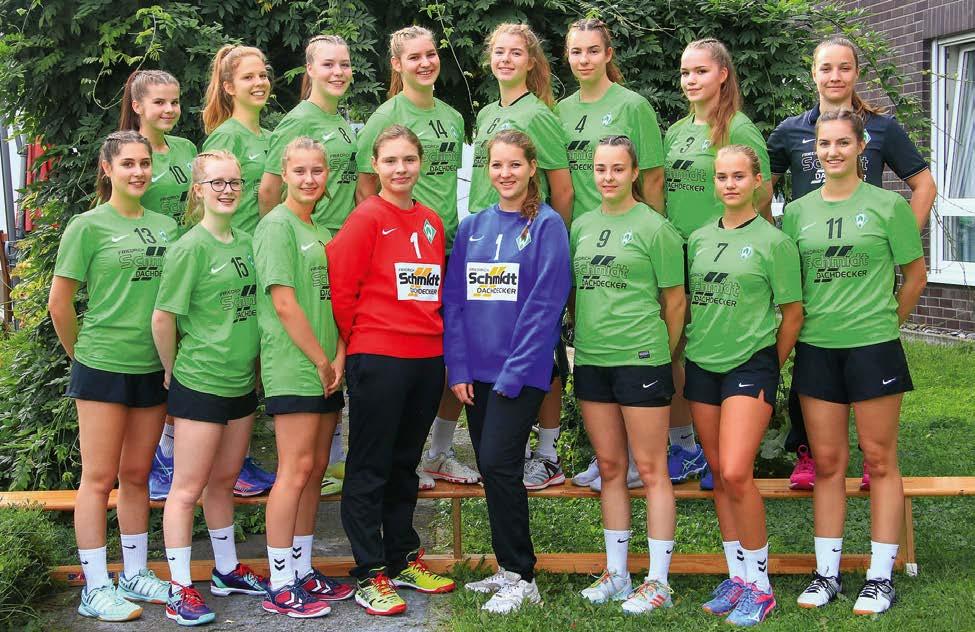 SOCIAL MEDIA Foto: I. May Trainerin Rabea Neßlage (hinten re.) will mit der weiblichen B-Jugend den Sprung in die Oberliga schaffen.