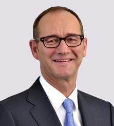 Bis 2005 war Martin Scholl Leiter der Geschäftseinheit Firmenkunden, ehe er 2006 die Leitung der Geschäftseinheit Privatkunden übernahm.