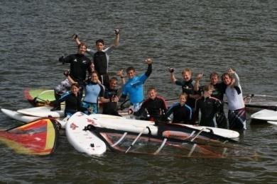Stand-Up-Paddle-Boards, ) Der Windsurfing-Grundschein des VDWS kann im Rahmen