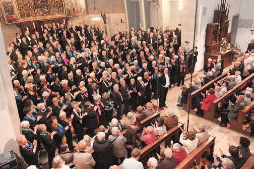 32 Kirchenchor mit prächtiger Leistung Lobt den Herrn der Welt - So lautete das Motto des geistlichen Konzertes in St. Vincentius Dinslaken, an dem der evangelische Kirchenchor Drevenack am 6.
