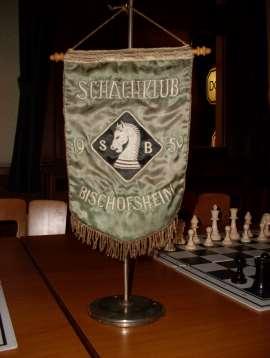 50 Jahre Schach in Bischofsheim Unsere Vereinsgeschichte Der Vereinswimpel begleitet uns schon seit vielen Jahren Das Kassenbuch im Gründungsjahr Mitglieder der bereits seit 1895 existierenden