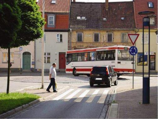 Minikreisverkehr Nicht geeignet: - in Ortseinfahrtsbereichen - bei unzureichender Erkennbarkeit - mit zuführenden