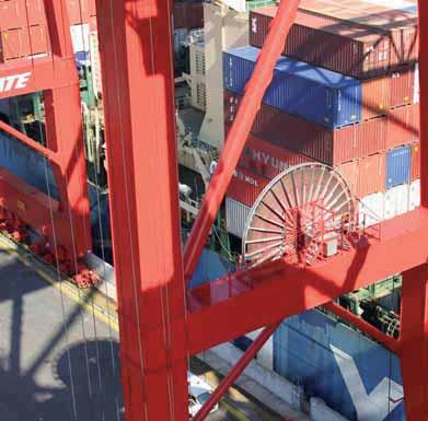 Referenzanlagen Containerkran im Hamburger Hafen Frequenzgeregelter Antrieb mit Zugkraftregulierung, incl. Steuerung.