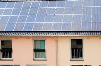 Nachrichten ıı OLG Düsseldorf:»Solardach darf nicht blenden«ein Grundstücksbesitzer muss Blendwirkungen von einer das Sonnenlicht reflektierenden Photovoltaikanlage des Nachbarn nicht hinnehmen.