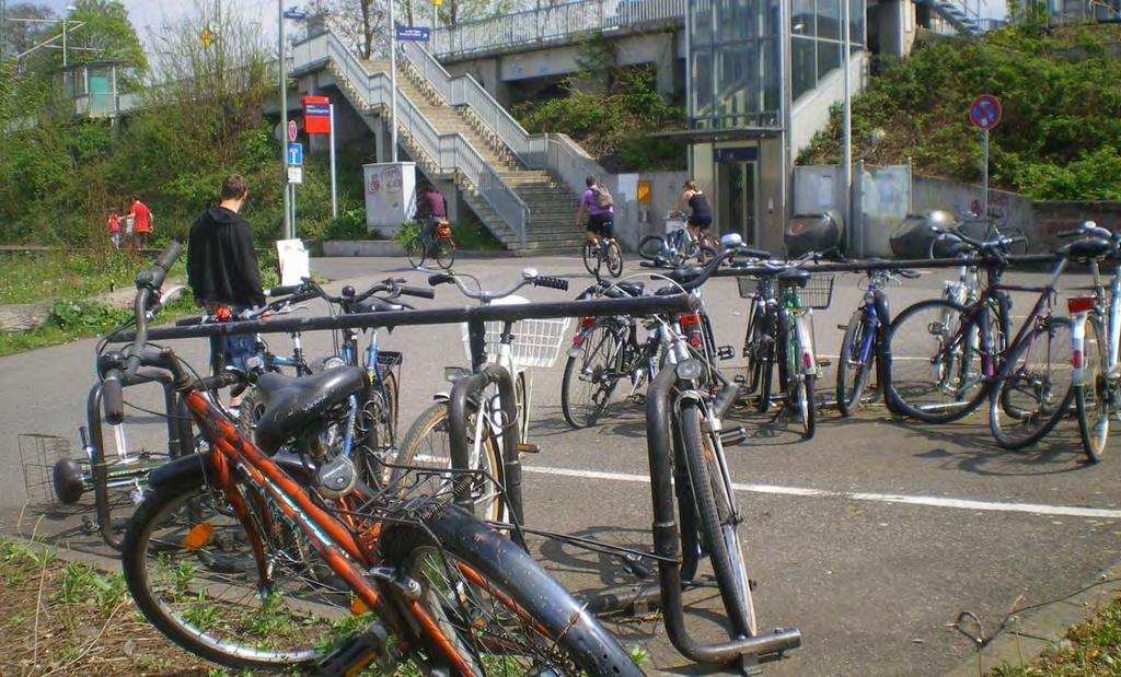 Fahrradbügel ohne Überdachung Bahnhof Gießen -