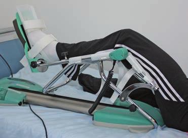 Beugung (=Flexion) und Streckung (=Extension) des operierten Knies in Rückenlage Das operierte Bein mit schleifender