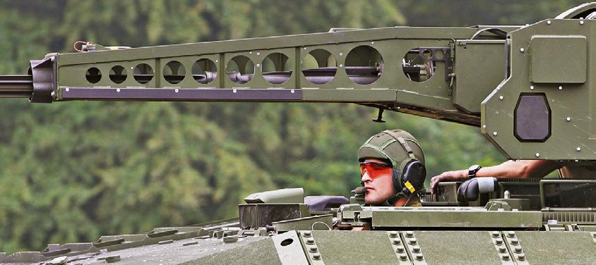 8 aktuell BUNDESWEHR 14. Juli 2014 NATO schult Personal in ZMZ Nienburg.