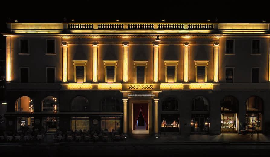 Das Theater, nur wenige Schritte von der Piazza Grande, bietet die adäquaten Infrastrukturen für