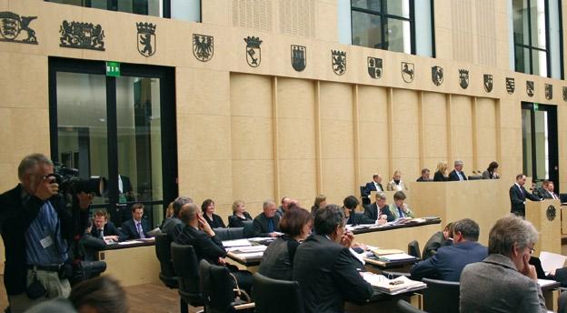 Sachsen im Bundesrat Der Freistaat Sachsen wirkt über den Bundesrat - wie alle anderen Bundesländer - an der Gesetzgebung und Verwaltung des Bundes mit.