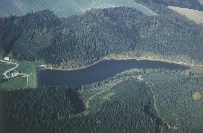 technischer Hochwasserschutz Rückbau der Talsperre Krebsbach Die Talsperre Krebsbach wies nach 30 Jahren Standzeit Sicherheitsrisiken und bauliche Mängel auf.
