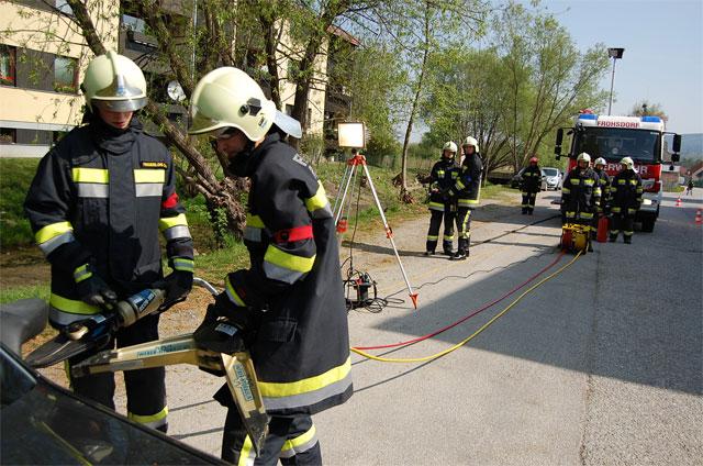 Der Kommandant-Stellvertreter Brandinspektor Swoboda Franz hatte die Feuerwehrmänner Johannes Doria, Christoph Fingerlos und Lukas Koller sehr gut auf