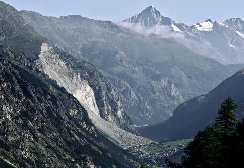 Randa Randa liegt zwischen Visp und Zermatt im Mattertal auf einer Höhe von 1406 m; es hat eine Fläche von 54.49 km² und zählt 392 Einwohner.