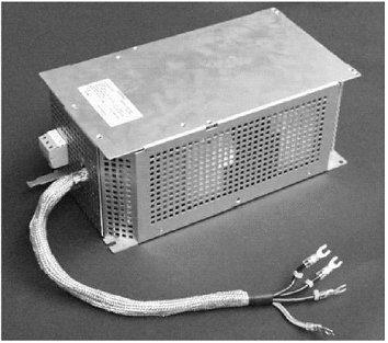 MICROMASTER 4, LC-Filter Bauformen A bis C Beschreibung Das LC-Filter begrenzt die Spannungssteilheit und die kapazitiven Umladeströme, die üblicherweise beim Umrichterbetrieb auftreten, deshalb sind