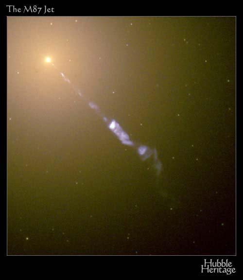9.13 Aktive Galaxien Verschiedene Objekte werden heute zu den aktiven Galaxien gezählt: Seyfert-Galaxien: Scheibengalaxien mit einem sehr hellen, punktförmigen Zentrum mit einer Helligkeit