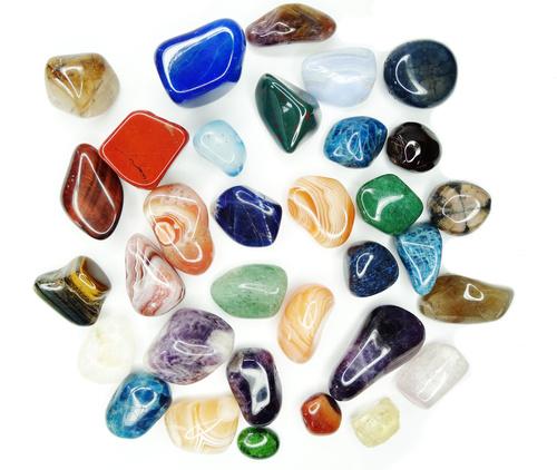 Edelsteine besitzen eine geheimnisvolle Kraft Schon seit vielen Jahrhunderten sprechen die Menschen den Edelsteinen besondere Wirkungen zu.
