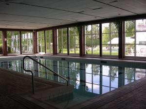 Das Hotel verfügt über einen Swimmingpool, einen Whirlpool, Sauna und ein Fitnessstudio.