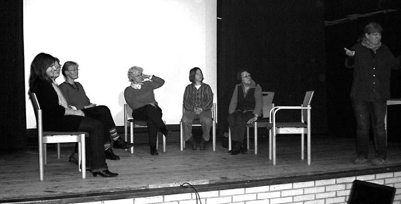 Frauentag am 8. März 2008 Gehörlosenverband Hamburg e.v. poesie, die von dem Arbeiterleben der Frauen früher in Fabriken und Hinterhöfen handelte. Die Botschaft war Gemeinsam sind wir stark.