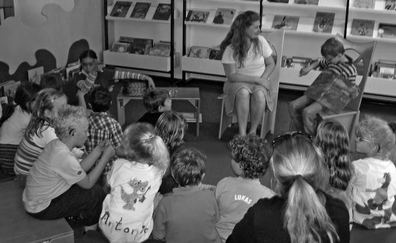 Vorlesestunde im Hamburger Kinderbibliothek Gehörlosenve