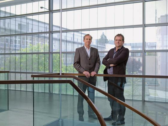 Innovationsgeist und Erfahrung: Wolfgang Reichle und Norbert Sigmund-Hafner vom Universitätsbauamt Freiburg haben ihre geballte Kompetenz in das zukunftsweisende Forschungsgebäude eingebracht.