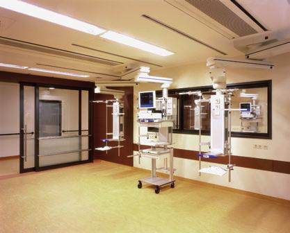 Im Neubau des von der Bundeswehr und dem Landkreis Ammerland gemeinsam betriebenen Klinikzentrums Westerstede stehen den Patienten modernste Medizintechnik und ansprechende Zimmer zur Verfügung.