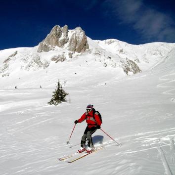 Gütesiegel STANDARD Bewertungen (0) Erlebnis Landschaft Länge Höhenmeter Dauer 14,1 km 1277 m 1273 m 3:45 h Schwierigkeit