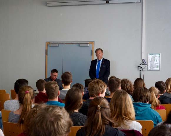 Anlässlich des Europa-Tages besuchte MdB Norbert Barthle, der Parlamentarische Staatssekretär beim Bundesverkehrsministerium, das Rosenstein-Gymnasium in Heubach.
