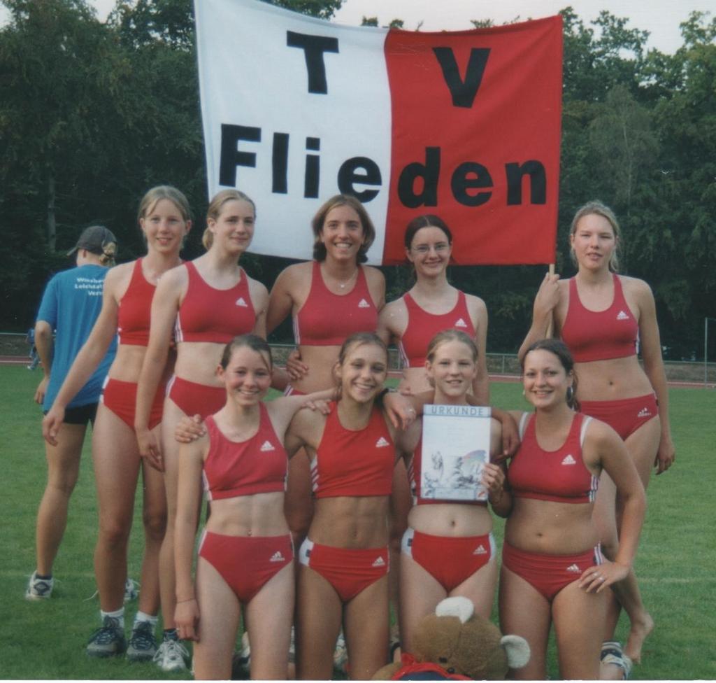Hessischer DSMM - Vizemeister 2002 in Mörfelden A-Schülerinnen hinten v. l.