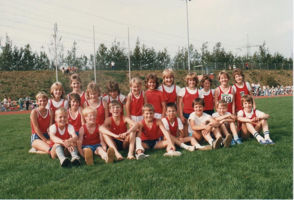 Hessische DSMM 1987 in Gießen 1988 Erfolgreich startete man ins Jahr mit 3 Titeln bei den Hessischen Hallenmeisterschaften in Stadtallendorf.