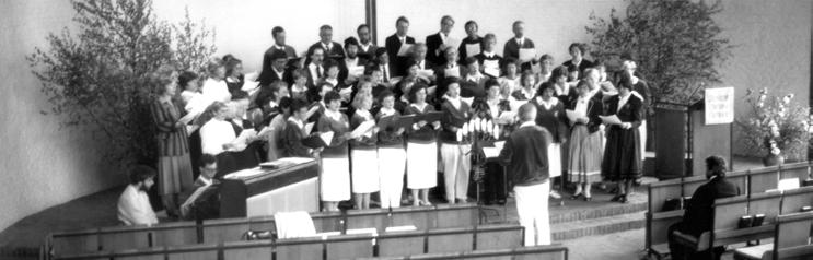 KIRCHENMUSIK Gemeinsames Singen mit dem schwedischen Kirchenchor aus Värö 1989 Jens Nielson. Manchmal kann man ihn im Altarraum unserer Kirche bewundern.