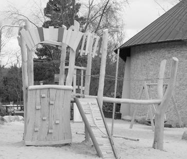 Der Pastor selbst beteiligte sich mit Malerarbeiten an der Gestaltung der Räume. 1974 wurde der Ev. Kindergarten eingeweiht.