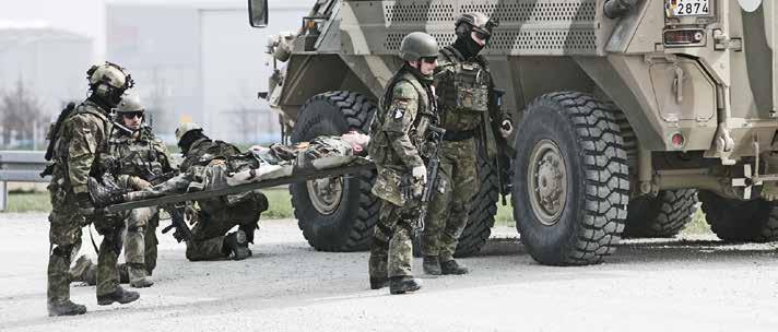 Foto: Sanitätsdienst der Bundeswehr Combat rescue (role I) Die Primärversorgung von Verletzten in den