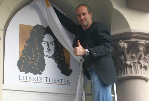 Aus der Werkstatt-Galerie wird das Leibniz Theater >> CALENBERGER NEUSTADT. Es gibt den Leibniz Keks, die Leibniz Universität und vieles mehr, aber bisher noch kein Leibniz Theater.