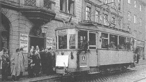 Heimat Als die Straßenbahn noch durch Neviges fuhr Hans Walter Goltzsche Die Straßenbahn war zu ihrer Zeit ein beliebtes und häufig genutztes Verkehrsmittel, das die Mobilität der Bürger erhöhte.